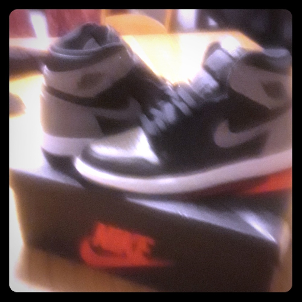 Air Jordan retro 1s shadow